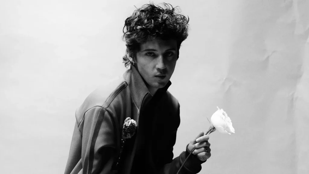Troye Sivan shes the best